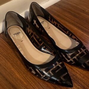 Fendi Women's Black and Tan Patterned Flats
